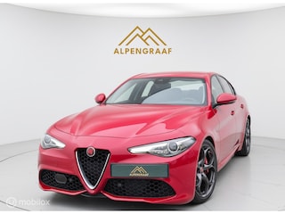 Alfa Romeo Giulia 2.0T Super 1e eigenaar Kleppensysteem|Bi Xenon| Camera|Cruise Controle|Navigatie| Unieke Kleur| auto is werkelijk in topstaat!