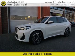 BMW X1 XDRIVE 23I 204PK M-SPORT SUPER NETTE STAAT VOLLEDIG DEALER ONDERHOUDEN ELECTR.TREKHAAK 360CAMERA ZWARTE HEMEL VOL LEDER STOELVERWARMING CRUISE CLIMA KEYLESS ELECTR.KLEP LMV FULL LED ENZ...