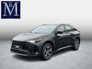 Toyota bZ4X ACTIVE 71 kWh VAN: €39.900,- VOOR: €35.440,- UW EINDEJAARSVOORDEEL: €4.460,- | 3 FASE| NIEUWE AUTO!!| 10 JAAR VOLLEDIGE FABRIEKSGARANTIE TOYOTA!| WARMTEPOMP| ADAPTIVE CRUISE| ACHTERUITRIJ CAMERA|