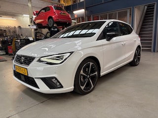 Seat Ibiza 1.0 TSI 115pk DSG-7 FR Business Intense | Apple carplay / Android auto | Camera | Half leder- Alcantara | Stoelverwarming | NAP | Rijklaar prijs!