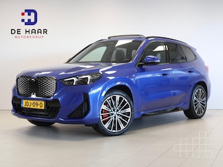 BMW iX1 xDrive30 67 kWh M Sport Edition - Pano - Trekhaak - Head-Up