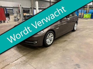 BMW 5-serie Touring 523i High Exe Aut. 6-Cilinder Leder Navi Xenon