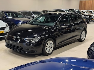 Volkswagen Golf 1.0 eTSI DSG Business, Apple Carplay, ACC, Navi, Ambiënte Light, Camera, PDC, Multistuur, Lane Assist, Prive Glas