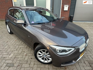 BMW 116i Business+ / Leder / Navi / PDC / Stoelverwarming