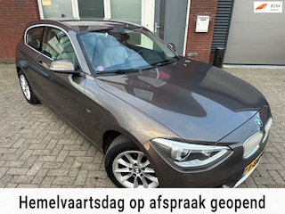BMW 116i Business+ / Leder / Navi / PDC / Stoelverwarming