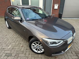 BMW 116i Business+ / Leder / Navi / PDC / Stoelverwarming