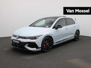 Volkswagen Golf 2.0 TSI GTI Clubsport 301 PK | Panoramdak | Head-Updisplay | LED Matrix | Dynamic Chassis Control | Stoelverwarming | Achteruitrijcamera | 19 Inch Estoril Velgen | Black Style