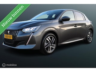Peugeot 208 1.2 100 PK Turbo PureTech Blue Lease Allure, Trekhaak, Donker glas, Pdc + Camera, Cruise, Clima, Half leer, Navi + App connect, Nieuwe Distributieriem.