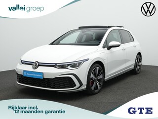 Volkswagen Golf 1.4 eHybrid 245 pk DSG GTE | Panoramadak | Trekhaak | IQ Light | Head-up display | Stuur-/stoelverwarming | Achteruitrijcamera