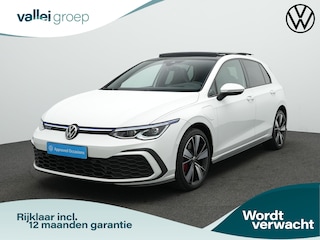 Volkswagen Golf 1.4 eHybrid 245 pk DSG GTE | Panoramadak | Trekhaak | IQ Light | Head-up display | Stuur-/stoelverwarming | Achteruitrijcamera