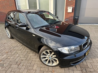 BMW 118i / Airco / Leder / PDC / 17 inch / 5DRS
