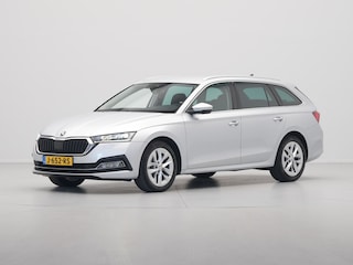 Skoda Octavia Combi 1.5 TSI 150pk First Edition Trekhaak Navigatie Stoelverwarming Acc Pdc