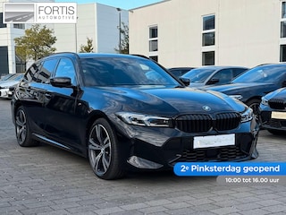 BMW 3-serie Touring 320d xDrive M-SPORT ** LED, NAVI+, LEDER, PANORAMA, H&K, HuD, TREKH, 19-inch LMV ** 1e EIG - UNFALLFREI ** ** INFORMEER OOK NAAR ONZE AANTREKKELIJKE FINANCIAL-LEASE TARIEVEN **