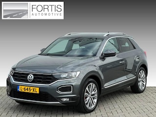 Volkswagen T-Roc 1.5 TSI Sport Business R CAMERA | TREKHAAK | NETTE AUTO | VIRTUAL COCKPIT |