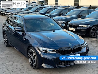 BMW 3-serie Touring 320d xDrive M-SPORT ** LED, NAVI+, HALF-LEDER, VERW. STUUR, HuD, TREKH, 19-inch LMV, TANSANIT BLAU ** 1e EIG - UNFALLFREI ** ** INFORMEER OOK NAAR ONZE AANTREKKELIJKE FINANCIAL-LEASE TARIEVEN **