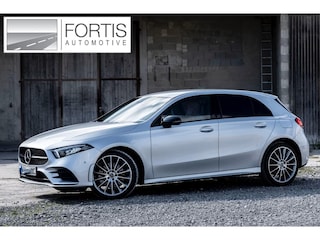 Mercedes-Benz A-klasse 250e AMG ** LED, MBUX+, 19-inch LMV, ADAPT. CRUISE, NIGHT PAKKET ** 1e EIG - UNFALLFREI - JUNGE STERNE ** ** INFORMEER OOK NAAR ONZE AANTREKKELIJKE FINANCIAL-LEASE TARIEVEN **