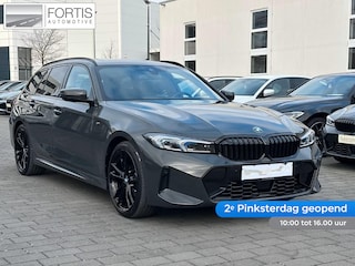 BMW 3-serie Touring 320d xDrive M-SPORT ** LED, NAVI+, PANORAMA, HuD, TREKH, 19-inch LMV, DRAVIT GRAU ** 1e EIG - UNFALLFREI ** ** INFORMEER OOK NAAR ONZE AANTREKKELIJKE FINANCIAL-LEASE TARIEVEN **