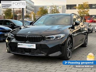 BMW 3-serie Touring 320d xDrive M-SPORT ** LED, NAVI+, HALF-LEDER, PANO, H&K, HuD, TREKH, 19-inch LMV ** 1e EIG - UNFALLFREI ** ** INFORMEER OOK NAAR ONZE AANTREKKELIJKE FINANCIAL-LEASE TARIEVEN **