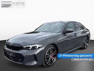 BMW 330iA M-SPORT Pro ** LED, LC Prof, SCHUIF/KANTEL, ACC, 19-inch LMV, HuD, TREKH ** € 23.650,= onder NP - 1e EIG - UNFALLFREI ** ** INFORMEER OOK NAAR ONZE AANTREKKELIJKE FINANCIAL-LEASE TARIEVEN **