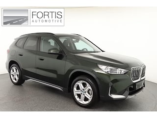 BMW X1 sDrive18iA xLine ** ADAPT. LED, LEDER, PANORAMA, TREKH, ADAPT. CRUISE, ACT. SPORTST ** 1e EIG - Ex BMW-AG - UNFALLFREI ** ** INFORMEER OOK NAAR ONZE AANTREKKELIJKE FINANCIAL-LEASE TARIEVEN **