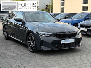 BMW 320d xDrive M-SPORT ** LED, NAVI+, HALF-LEDER, HuD, ACC, 19-inch LMV, DRAVIT GRAU ** 1e EIG - UNFALLFREI - BMW GAR ** ** INFORMEER OOK NAAR ONZE AANTREKKELIJKE FINANCIAL-LEASE TARIEVEN **