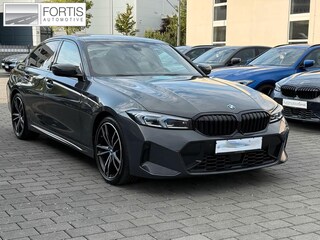 BMW 320d xDrive M-SPORT ** LED, NAVI+, HALF-LEDER, HuD, ACC, 19-inch LMV, DRAVIT GRAU ** 1e EIG - UNFALLFREI - BMW GAR ** ** INFORMEER OOK NAAR ONZE AANTREKKELIJKE FINANCIAL-LEASE TARIEVEN **