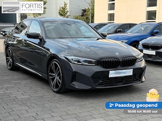 BMW 320d xDrive M-SPORT ** LED, NAVI+, HALF-LEDER, HuD, ACC, 19-inch LMV, DRAVIT GRAU ** 1e EIG - UNFALLFREI - BMW GAR ** ** INFORMEER OOK NAAR ONZE AANTREKKELIJKE FINANCIAL-LEASE TARIEVEN **