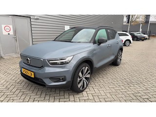 Volvo XC40 Recharge P8 AWD R-Design | Stoel en stuurverwarming | Adaptieve cruise control | Parkeercamera | Parkeersensoren voor en achter