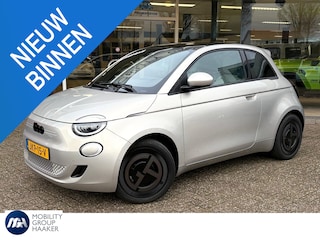 Fiat 500 Giorgio Armani Edition 42 kWh | Carplay | Camera | Adaptive cruise | Stoel verwarming |