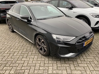 Audi A3 Limousine 30 TFSI S edition 115pk/Automaat | Navigatie | Park assist | Adaptief cruise control | Camera achter | Privacy glass | Full led koplampen | 18"LMV