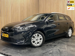 Kia Ceed Sportswagon 1.5 T-GDi DynamicLine|160PK|TREKH.|CARPLAY+ANDROID|CAMERA|CLIMATE+CRUISE CONTROL|1E EIG.|INCL.BTW|NL AUTO|NAP