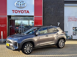 Toyota Yaris Cross 1.5 Hybrid 115 First Edition STUUR- EN STOELVERWARMING PDC ACHTER APPLE CAR PLAY & ANDROID AUTO 17" LM VELGEN