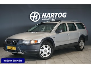 Volvo XC70 2.5 T + SCHUIFDAK / TREKHAAK / STOELVERWARMING / PDC