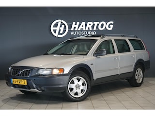 Volvo XC70 2.5 T + SCHUIFDAK / TREKHAAK / STOELVERWARMING / PDC
