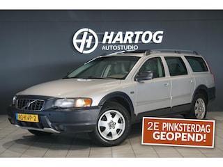 Volvo XC70 2.5 T + SCHUIFDAK / TREKHAAK / STOELVERWARMING / PDC
