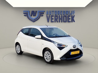 Toyota Aygo 1.0 VVT-i X-Play Navigatie - Camera - DAB - Airco