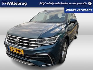 Volkswagen Tiguan 1.4 TSI eHybrid R-Line Business+ / Pano / Head-up / Camera / Parkeersensoren V+A / Navigatie / App connect / Zwenkbare trekhaak /