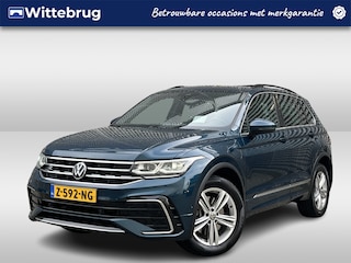 Volkswagen Tiguan 1.4 TSI eHybrid R-Line Business+ / Pano / Head-up / Camera / Parkeersensoren V+A / Navigatie / App connect / Zwenkbare trekhaak /
