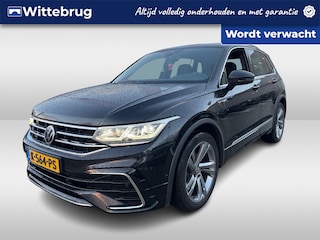 Volkswagen Tiguan 1.5 TSI R-Line / Digitaal dashboard / Navigatie / App connect / Camera / PDC V+A / Lichtmetaal 19 inch /