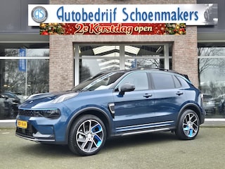 Lynk & Co 01 1.5 261PK! 6.6 Kwh LADEN! MY23 ZWARTE-HEMEL 360-CAMERA PANO/SCHUIF INFINITY ZWARTE-HEMEL DAB NAVI CARPLAY STOELVERWARMING ELEK.ACHTERKLEP 20"LMV
