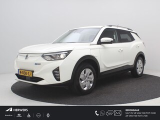 SsangYong Korando E-Motion Platinum 2WD 64 kWh / Trekhaak / 1500KG Trekgewicht / Actieradius 339 km WLTP / Navigatie / LED / Apple CarPlay & Android Auto / Adaptieve Cruise Control / Stoel & Stuurwiel verwarming /