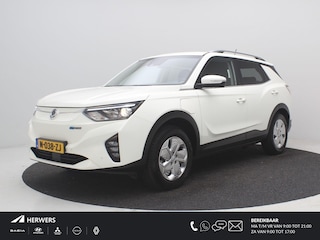 SsangYong Korando E-Motion Platinum 2WD 64 kWh / Trekhaak / 1500KG Trekgewicht / Actieradius 339 km WLTP / Navigatie / LED / Apple CarPlay & Android Auto / Adaptieve Cruise Control / Stoel & Stuurwiel verwarming /