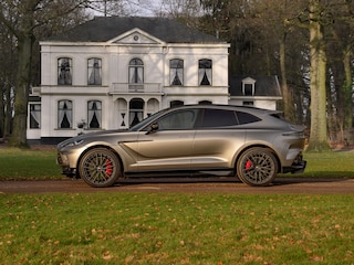 Aston Martin DBX 707 4.0 V8 | Facelift | Sports Plus Seats | Luchtvering | Stoelventilatie | Carbon! | Pano-dak