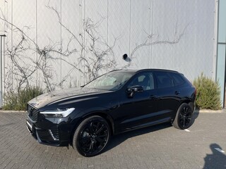 Volvo XC60 2.0 T6 Plug-in hybrid AWD Plus Black Edition | Adaptieve Cruise Control | Schuif-/ Kanteldak | Adaptieve Koplampen | Trekhaak | 360 Camera | Stoel + Stuurverwarming | BLIS Dodehoek Detectie |