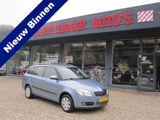 Skoda Fabia Combi 1.4-16V Ambiente zeer mooi en goedonderhouden auto apk 02-01-2027 met trekhaak