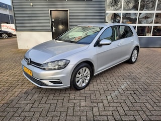 Volkswagen Golf 1.0 TSI Comfortline. Navigatie PDC App. Carplay.