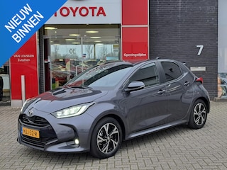 Toyota Yaris 1.5 Hybrid 115 Dynamic Comfort Pack STUUR- EN STOELVERWARMING PARKEERSENSOREN RCTA BLIND SPOT ELEK. INKLAPBARE BUITENSPIEGELS