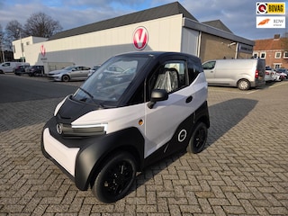 Silence S04 Brommobiel Unico 45 km/u | Tot 85km bereik | achteruitrijcamera | airco & verwarming | elektrisch | 247 ltr bagageruim