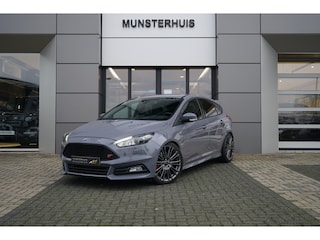 Ford Focus 2.0 ST | Voorstoelen verwarmd | Keyless entry | Cruise control | RS velgen |