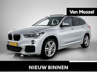 BMW X1 sDrive18i High Executive | AUTOMAAT | PANORAMADAK | HEAD-UP DISPLAY | STOELVERWARMING | ACHTERUITRIJCAMERA | TREKHAAK | ELEKTRISCHE ACHTERKLEP |